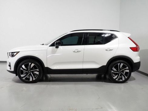 Used 2024 Volvo XC40 B5 Plus w/ Climate Package AWD/4WD image 9