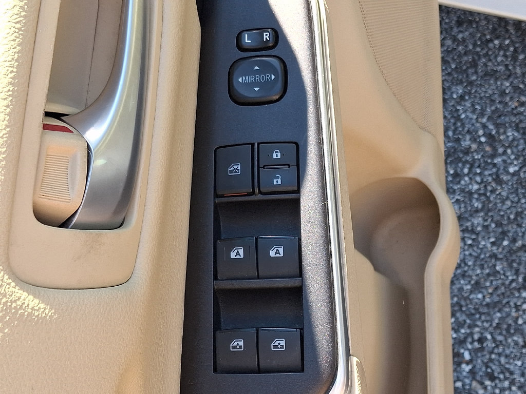 Used 2017 Toyota Camry LE FWD image 24