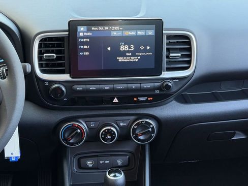 New 2026 Hyundai Venue SE image 15