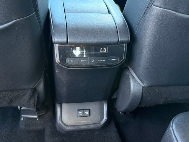 Used 2020 Toyota Highlander XLE AWD/4WD image 27