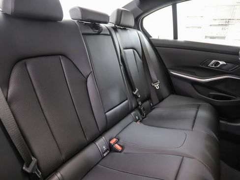 Used 2025 BMW 330i xDrive Sedan w/ Premium Package image 26