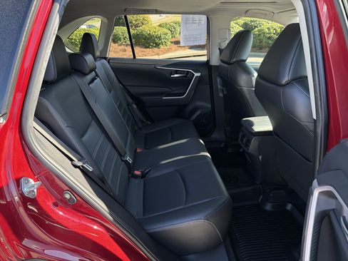 Used 2019 Toyota RAV4 XLE Premium image 27