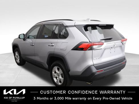 Used 2021 Toyota RAV4 XLE w/ XLE Grade Weather Package AWD/4WD image 7