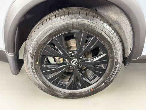 Used 2023 Nissan Rogue SV AWD/4WD image 34