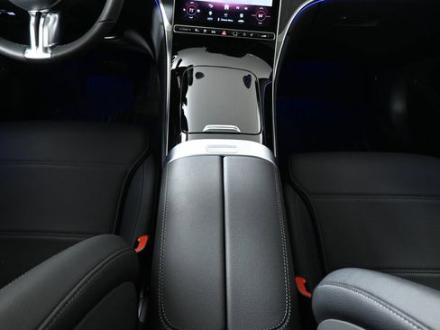 Used 2025 Mercedes-Benz GLC 350e 4MATIC image 24