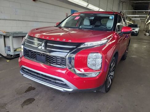 Used 2025 Mitsubishi Outlander SE FWD image 4
