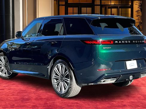 New 2026 Land Rover Range Rover Sport Dynamic SE image 2