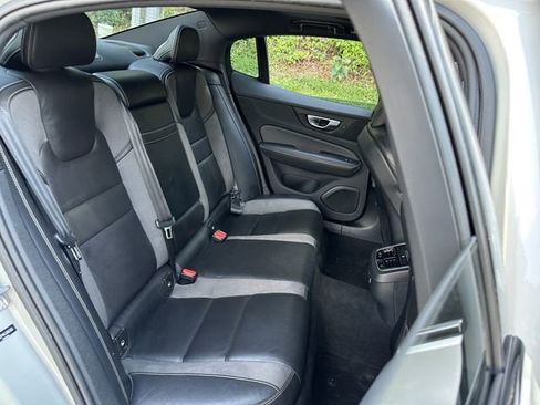 Used 2020 Volvo S60 T5 R-Design image 30