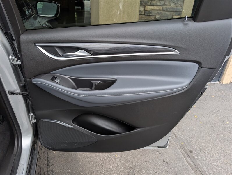 Used 2022 Buick Enclave Premium AWD/4WD image 28