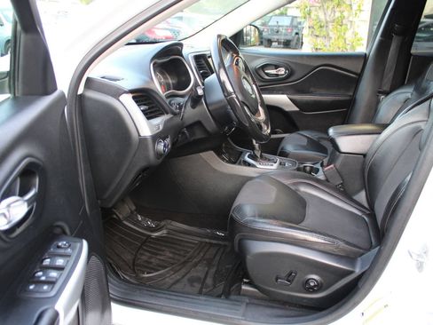 Used 2018 Jeep Cherokee Latitude Plus FWD image 9