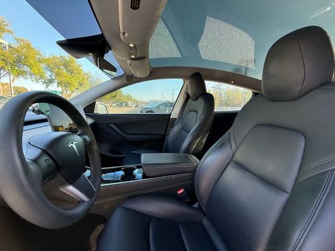 Used 2020 Tesla Model Y Long Range image 19