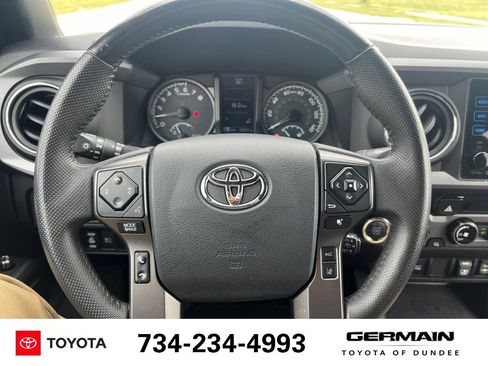 Used 2018 Toyota Tacoma TRD Sport AWD/4WD image 24