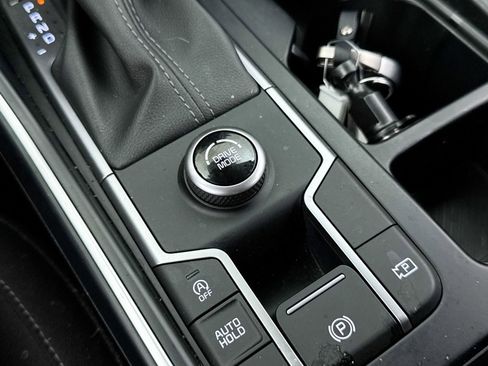 Certified 2024 Kia Sorento LX FWD image 7