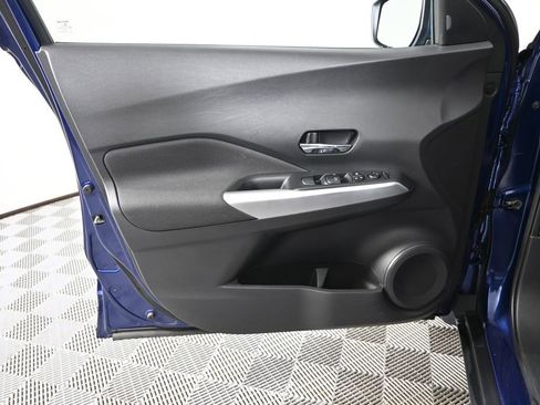 Used 2018 Nissan Kicks SV FWD image 18