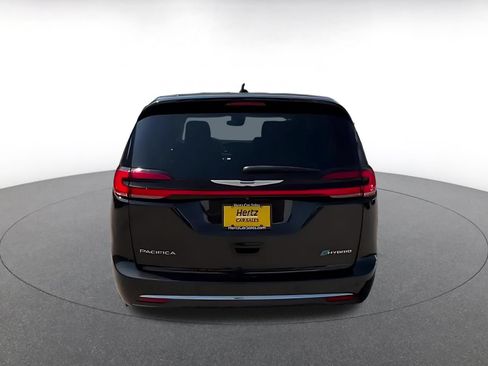 Used 2023 Chrysler Pacifica Touring-L FWD image 12