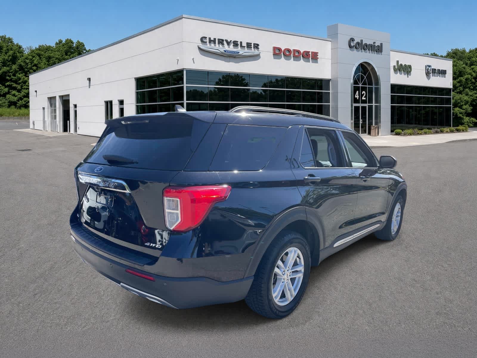 Used 2021 Ford Explorer XLT w/ Equipment Group 202A AWD/4WD image 9