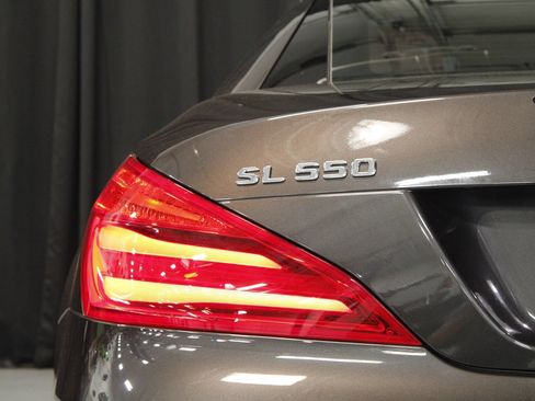 Used 2019 Mercedes-Benz SL 550 image 18