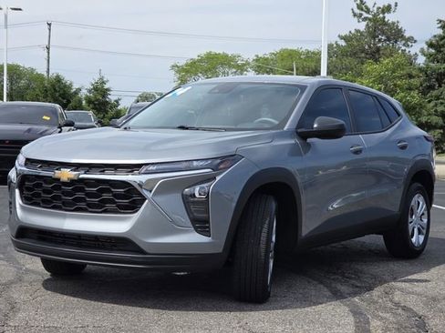 Used 2024 Chevrolet Trax LS FWD image 13