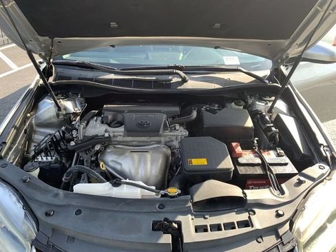 Used 2015 Toyota Camry SE w/ Moonroof Package FWD image 16