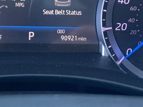 Used 2022 Toyota Highlander XLE AWD/4WD image 12