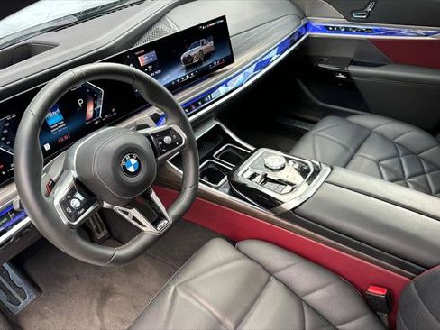 Used 2023 BMW 740i w/ Parking Assistance Package image 9