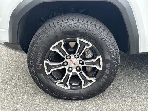 Used 2024 GMC Canyon AT4 w/ Canyon Safety Plus Package image 11