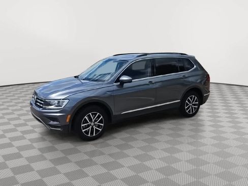 Used 2021 Volkswagen Tiguan SE w/ Panoramic Sunroof Package FWD image 4