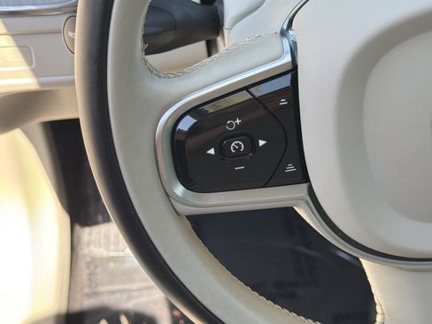 Certified 2024 Volvo XC60 B5 Plus AWD/4WD image 19