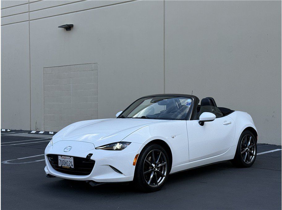 Used 2017 MAZDA MX-5 Miata Grand Touring RWD image 19
