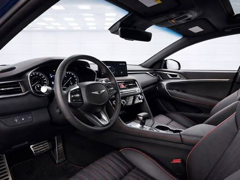 Used 2025 Genesis G70 2.5T w/ Sport Prestige Package image 13