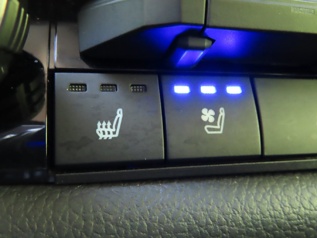 Used 2024 Toyota Tundra Limited AWD/4WD image 8