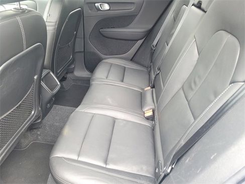 Used 2021 Volvo XC40 T5 Momentum image 11