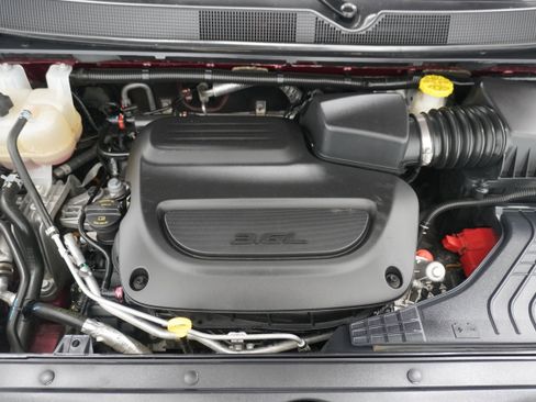 Used 2023 Chrysler Pacifica Touring-L FWD image 32