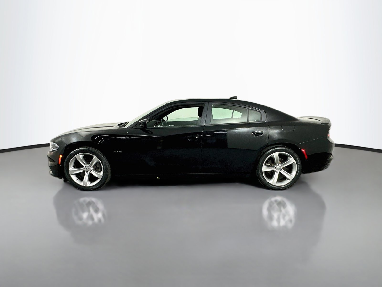Used 2016 Dodge Charger R/T RWD image 4