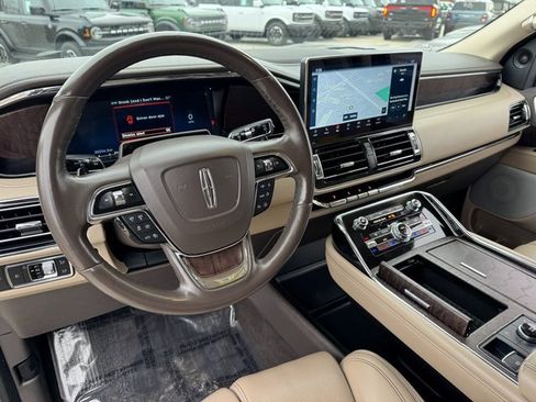 Used 2022 Lincoln Navigator L Reserve image 3
