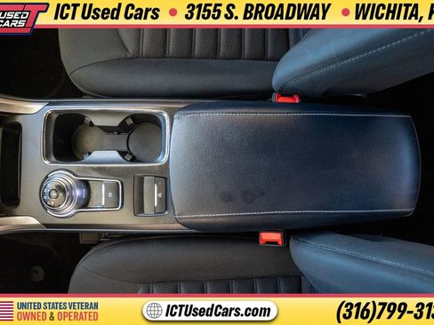Used 2019 Ford Fusion SE FWD image 22