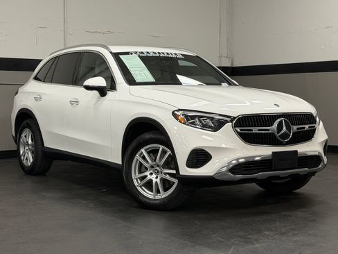 Used 2025 Mercedes-Benz GLC 300 image 2