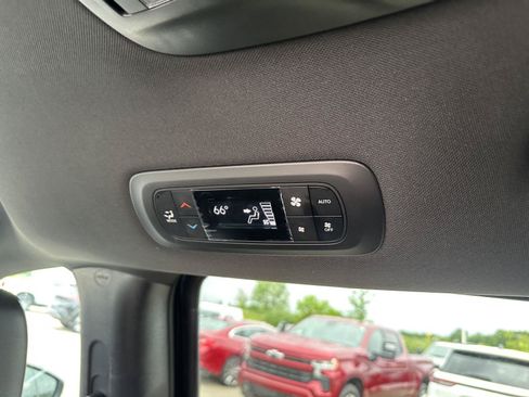 Used 2025 Chrysler Pacifica Select FWD image 17