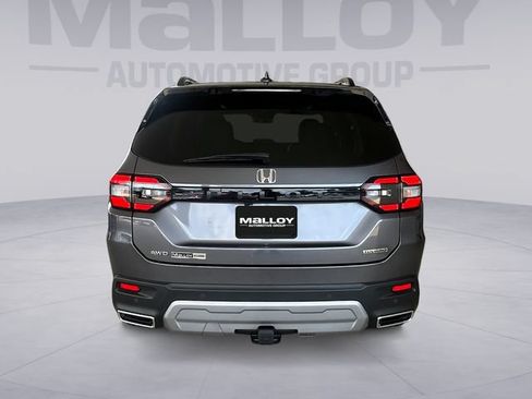 Used 2025 Honda Pilot Touring image 4