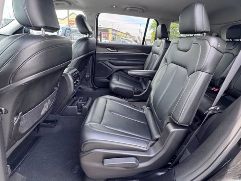 Used 2024 Jeep Grand Cherokee L Limited AWD/4WD image 16
