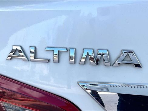 Used 2017 Nissan Altima 2.5 SR w/ Midnight Edition Package image 10