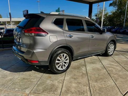 Used 2019 Nissan Rogue SV image 4