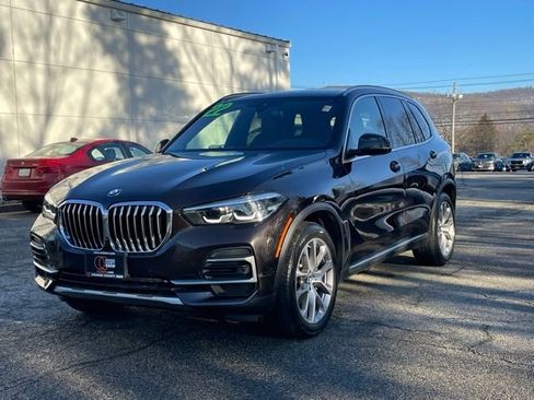 Used 2022 BMW X5 xDrive40i w/ Premium Package image 2