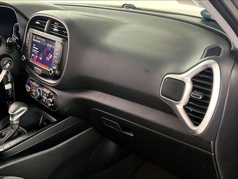 Used 2025 Kia Soul LX FWD image 25