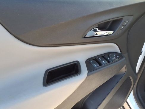 Used 2023 Chevrolet Equinox LS w/ LS Convenience Package image 9