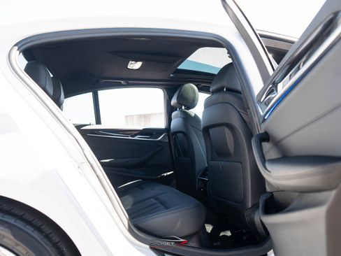 Used 2018 BMW 530i xDrive w/ Premium Package image 19