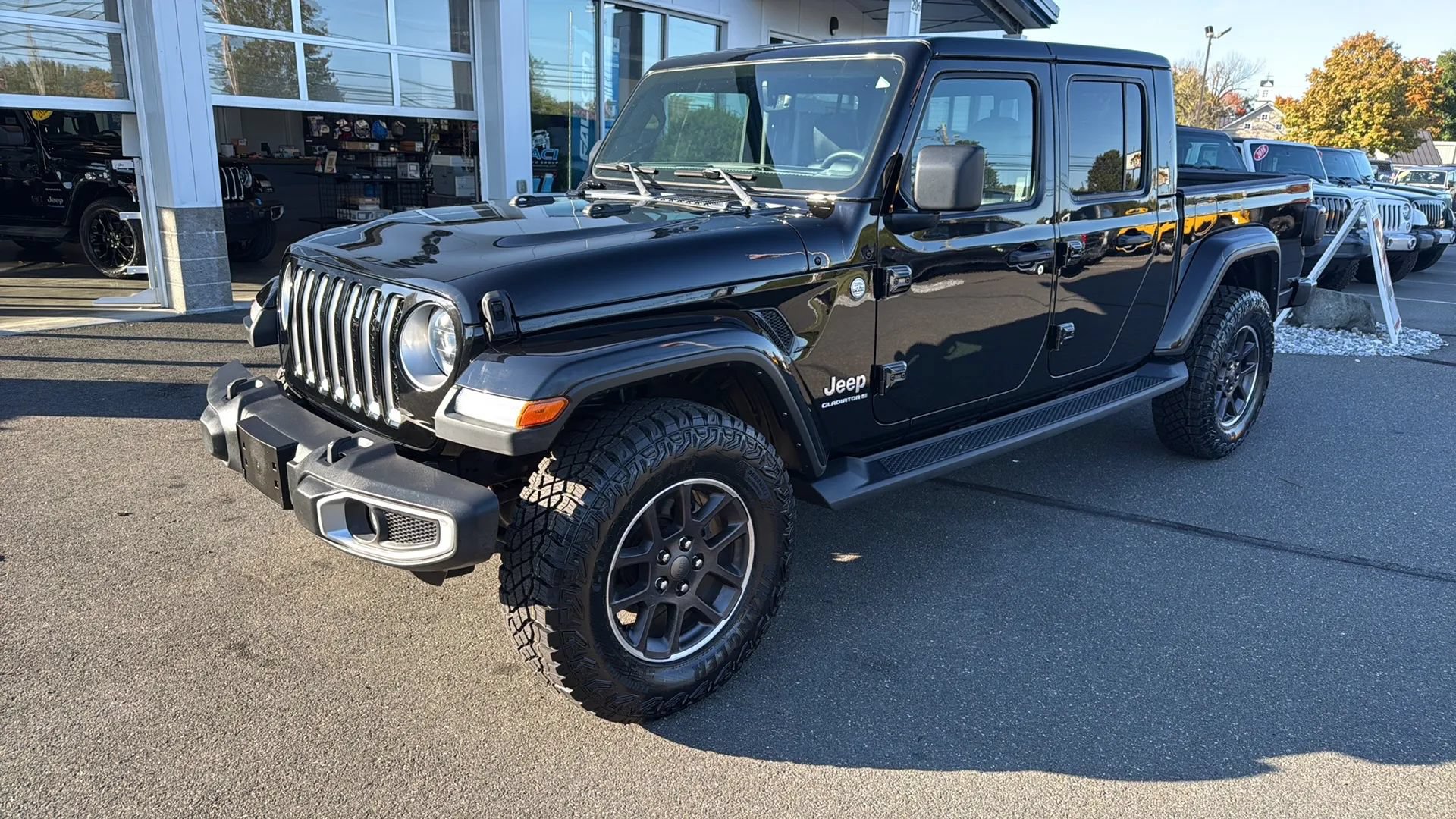 Used 2023 Jeep Gladiator Overland w/ LED Lighting Group AWD/4WD image 24