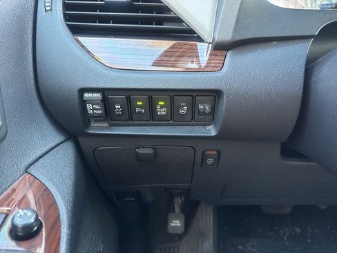 Used 2017 Toyota Sienna Limited Premium image 9