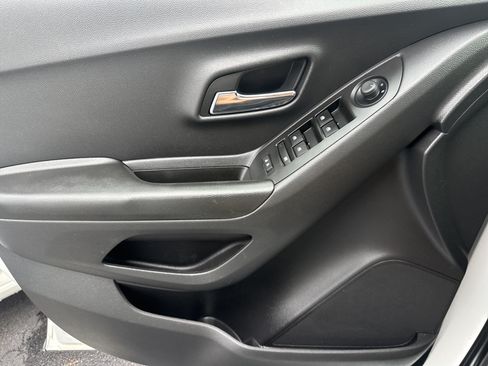 Used 2022 Chevrolet Trax LT FWD image 21