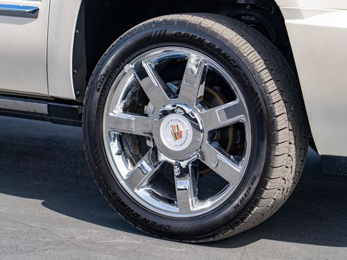 Used 2013 Cadillac Escalade Premium AWD/4WD image 9